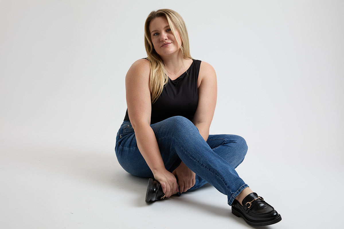 Rise Curve Confidence WannaBettaButt Straight Jeans