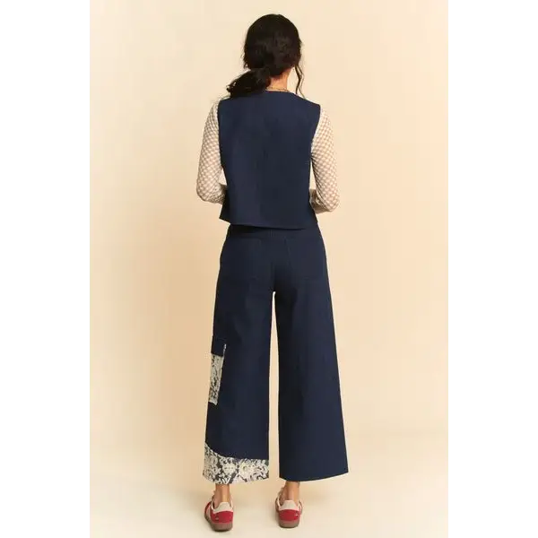 Lace Applique Wide Leg Jeans.