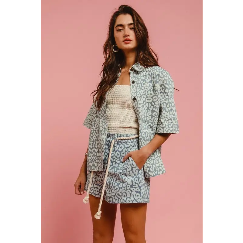 Rope Belt Leopard Shorts.