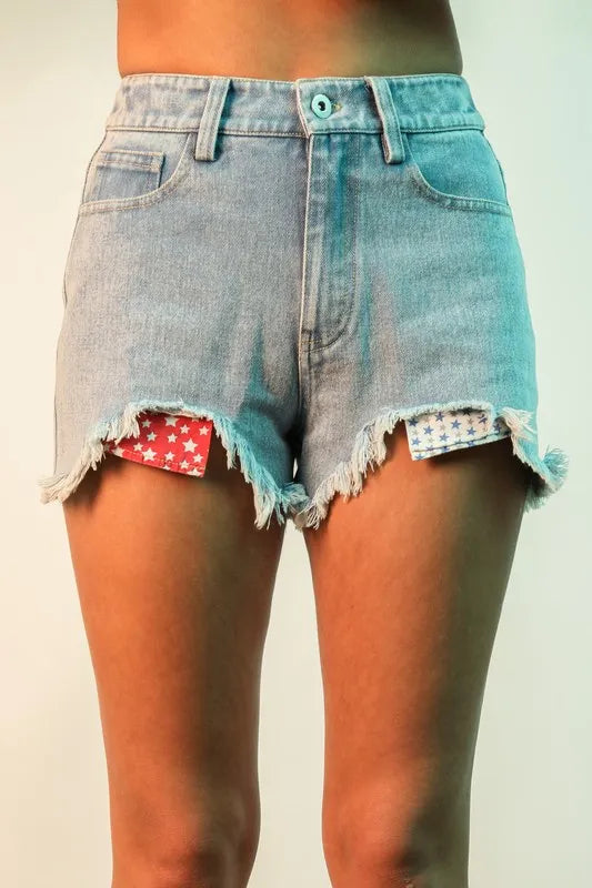 Raw Hem Pocketed Contrast Washed Denim Shorts.
