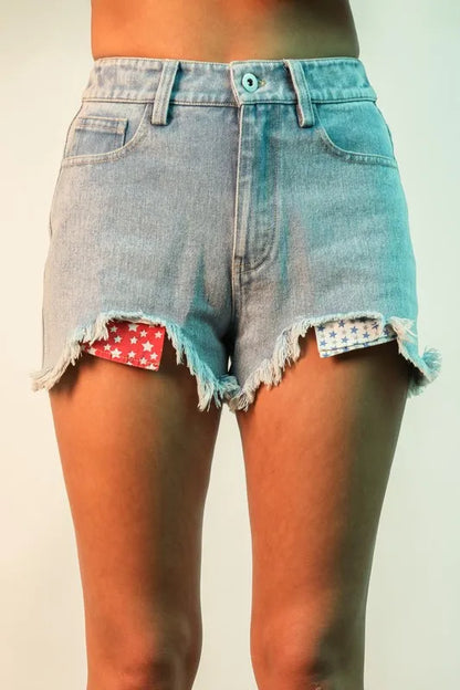 Raw Hem Pocketed Contrast Washed Denim Shorts.