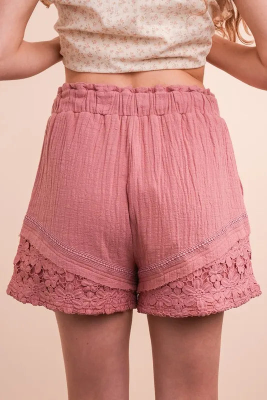 Lace Contrast Detail Woven Shorts.