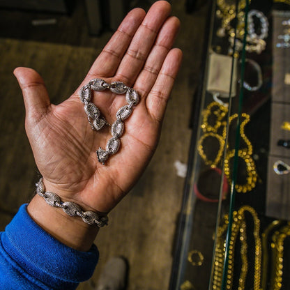 Studded Goochi Link Bracelet | Silver