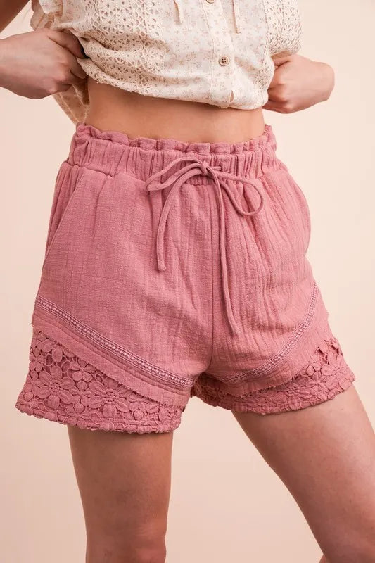 Lace Contrast Detail Woven Shorts.