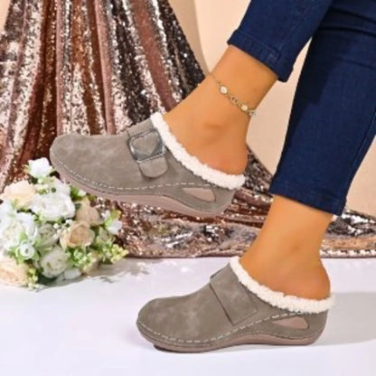 Faux fur-lined slip-on shoes with heart buckle