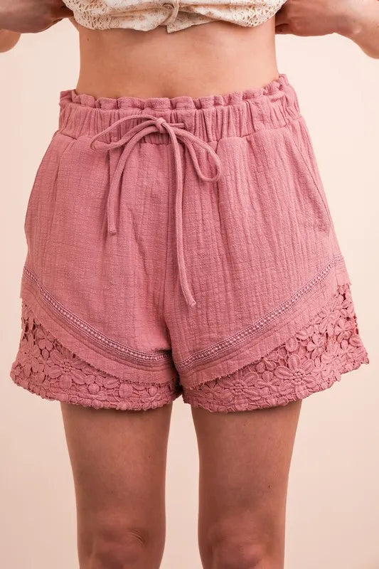 Lace Contrast Detail Woven Shorts.