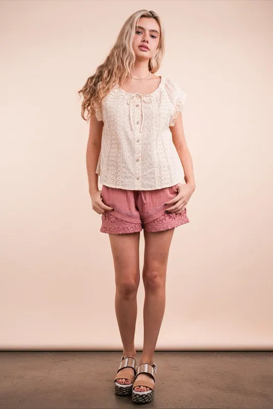 Lace Contrast Detail Woven Shorts.