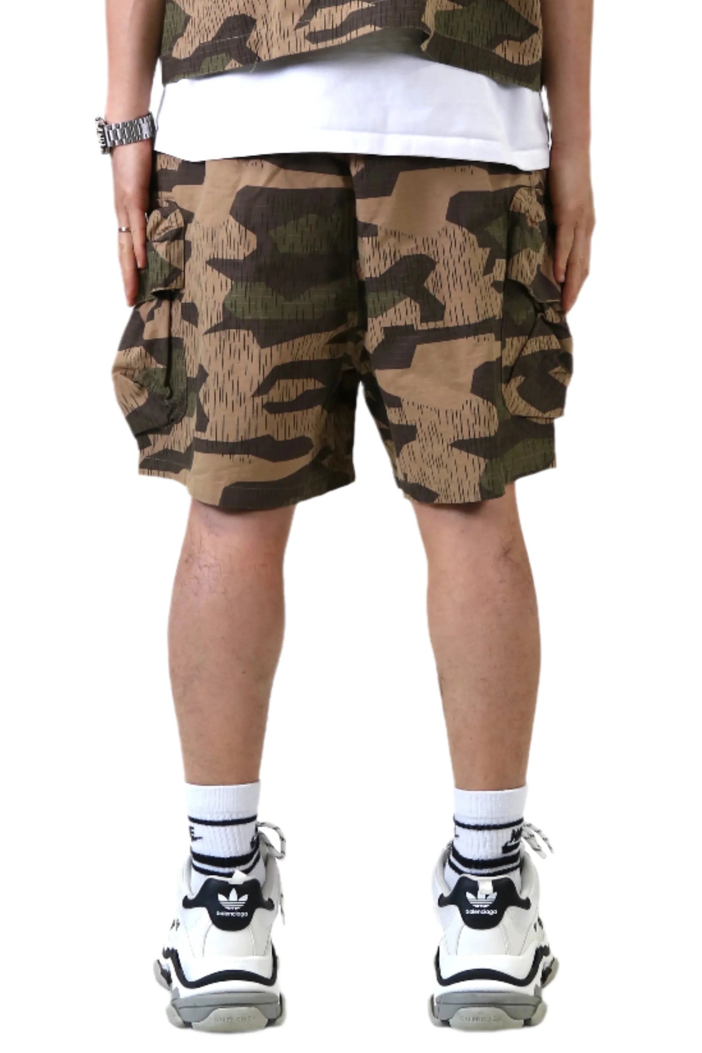Fine Ripstop Twill Wide bottom opening short pants.