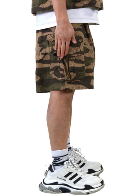 Fine Ripstop Twill Wide bottom opening short pants.