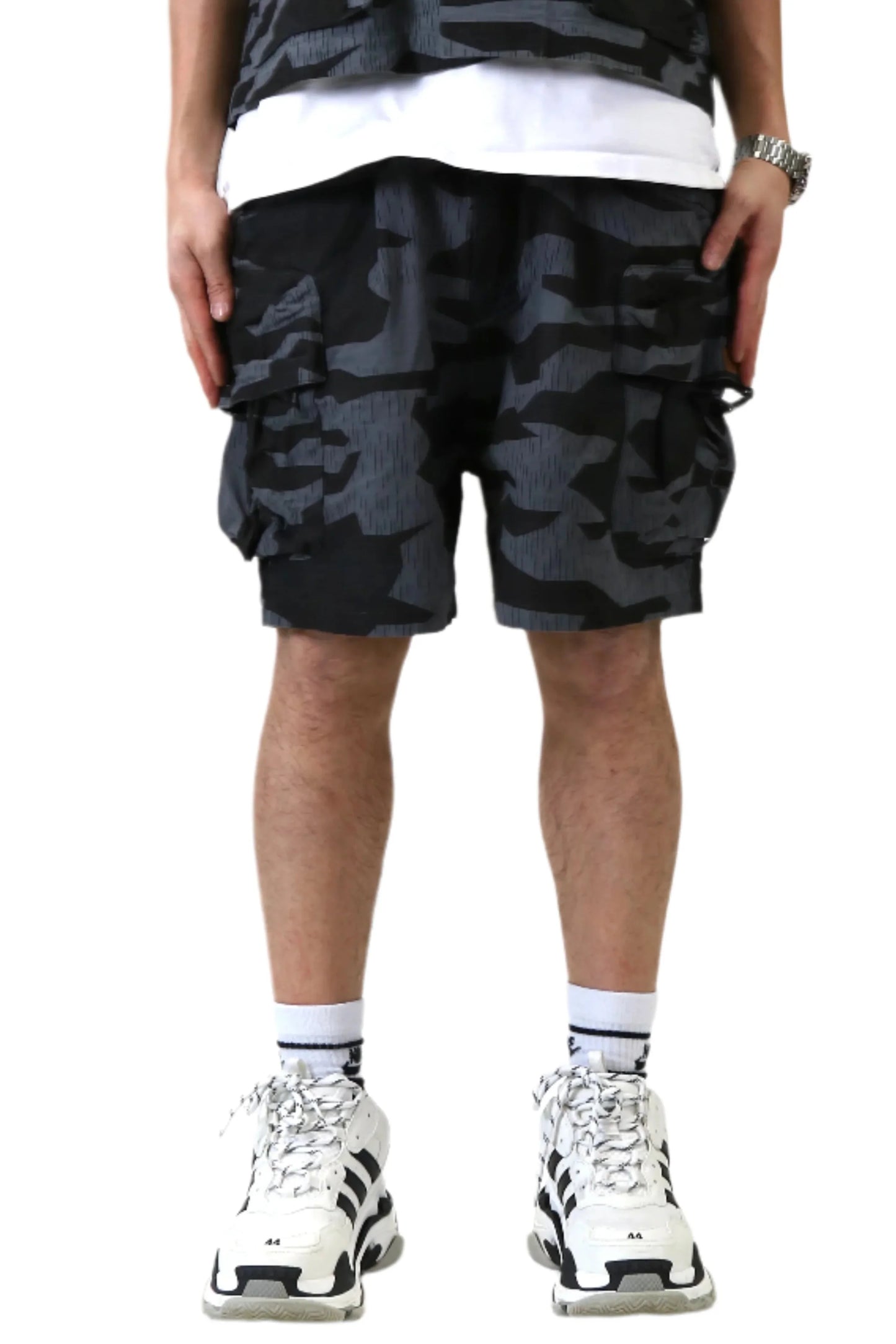Noir Fine Ripstop Twill Wide bottom opening short pants.