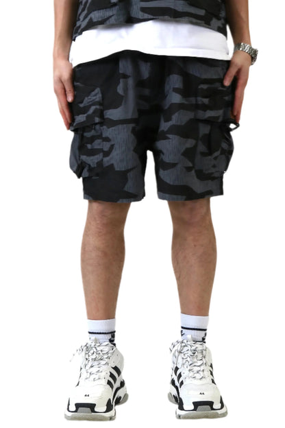 Noir Fine Ripstop Twill Wide bottom opening short pants.