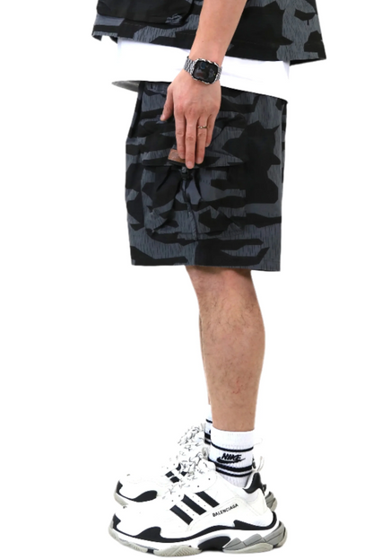 Noir Fine Ripstop Twill Wide bottom opening short pants.