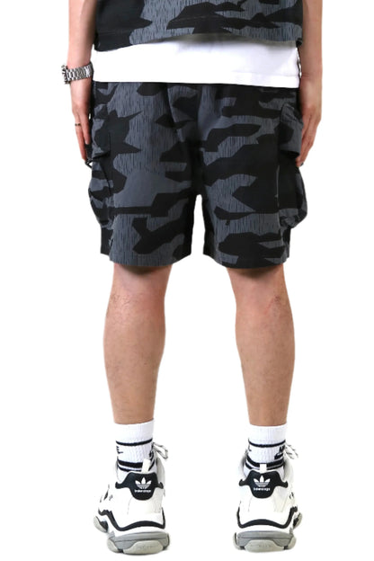 Noir Fine Ripstop Twill Wide bottom opening short pants.