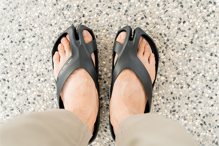 Stepping Stone Caring Slides | M Black