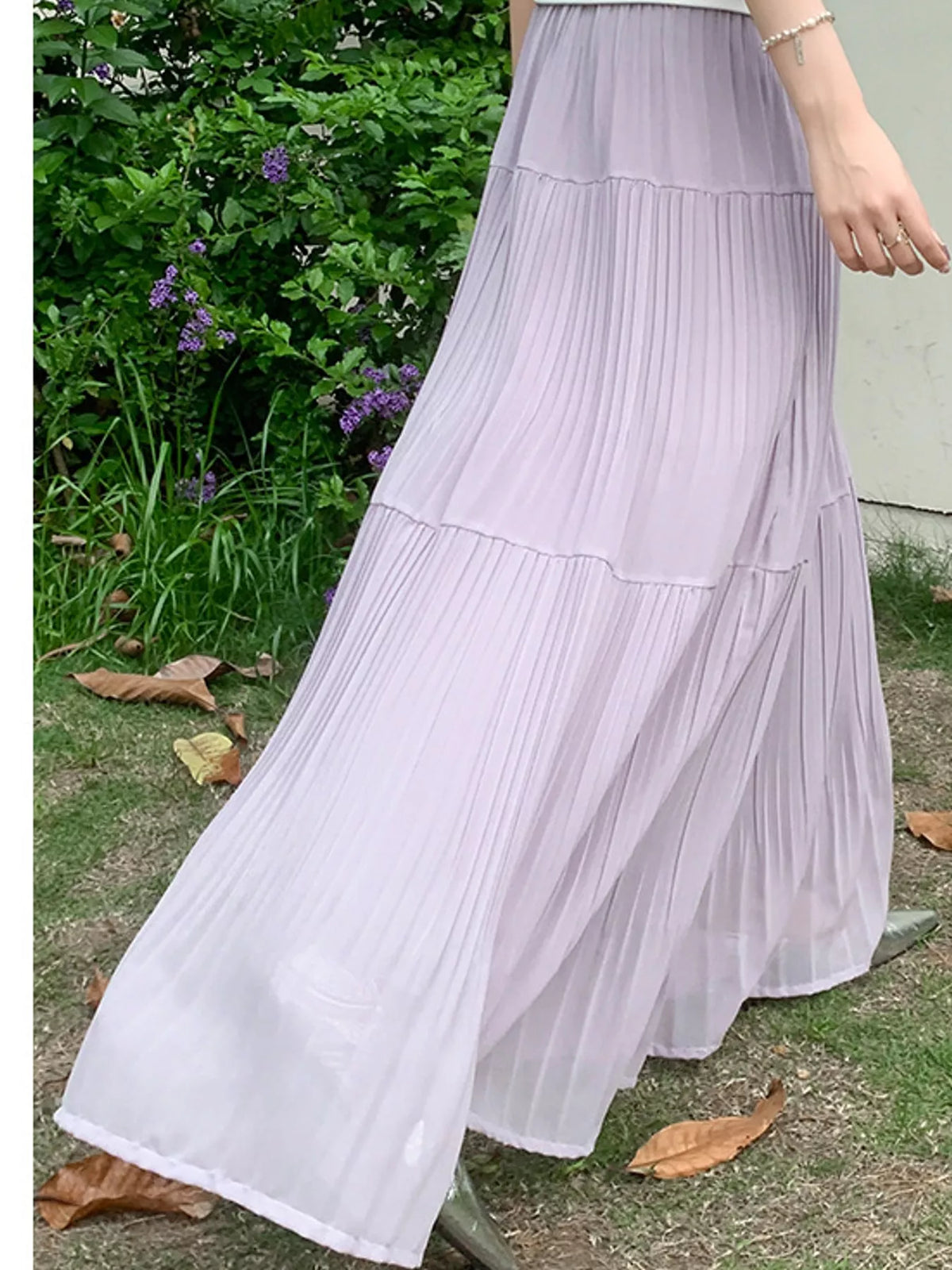 High-waisted tiered pleated maxi skirt