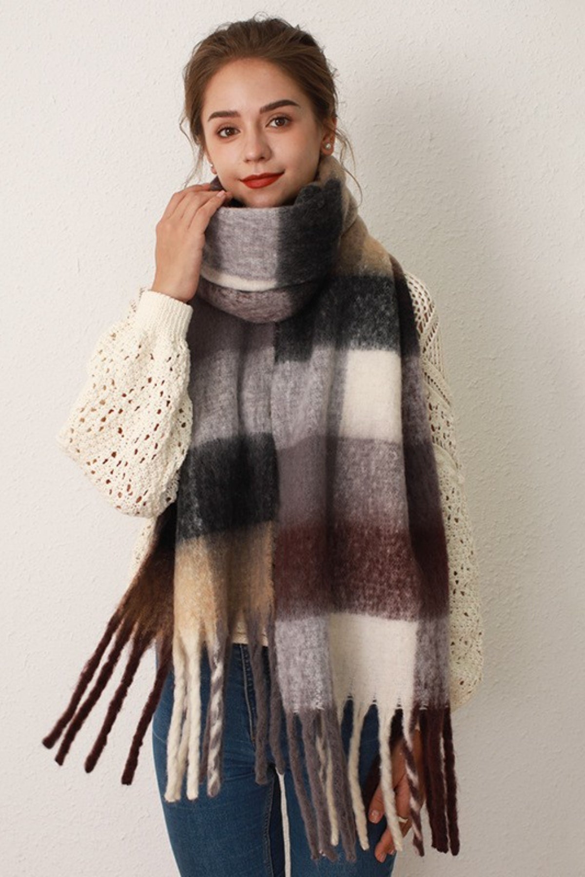 Thermal Fringe Contrast Plaid Scarf