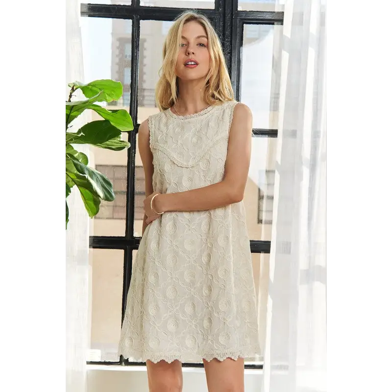 Applique Round Neck Sleeveless Shift Dress.