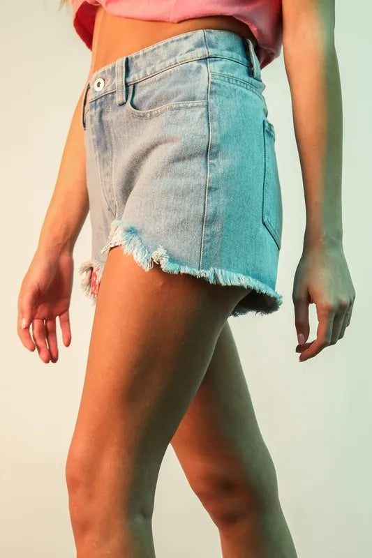 Raw Hem Pocketed Contrast Washed Denim Shorts.