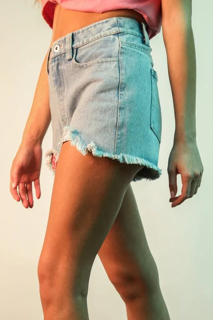 Raw Hem Pocketed Contrast Washed Denim Shorts.