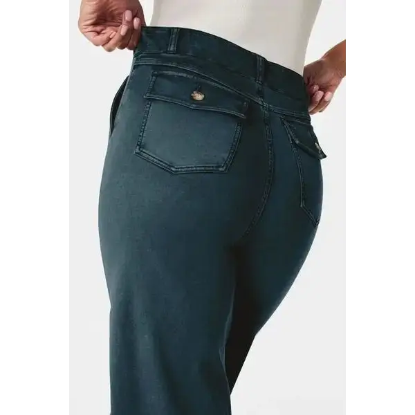 High Waist Jeans with Pockets.