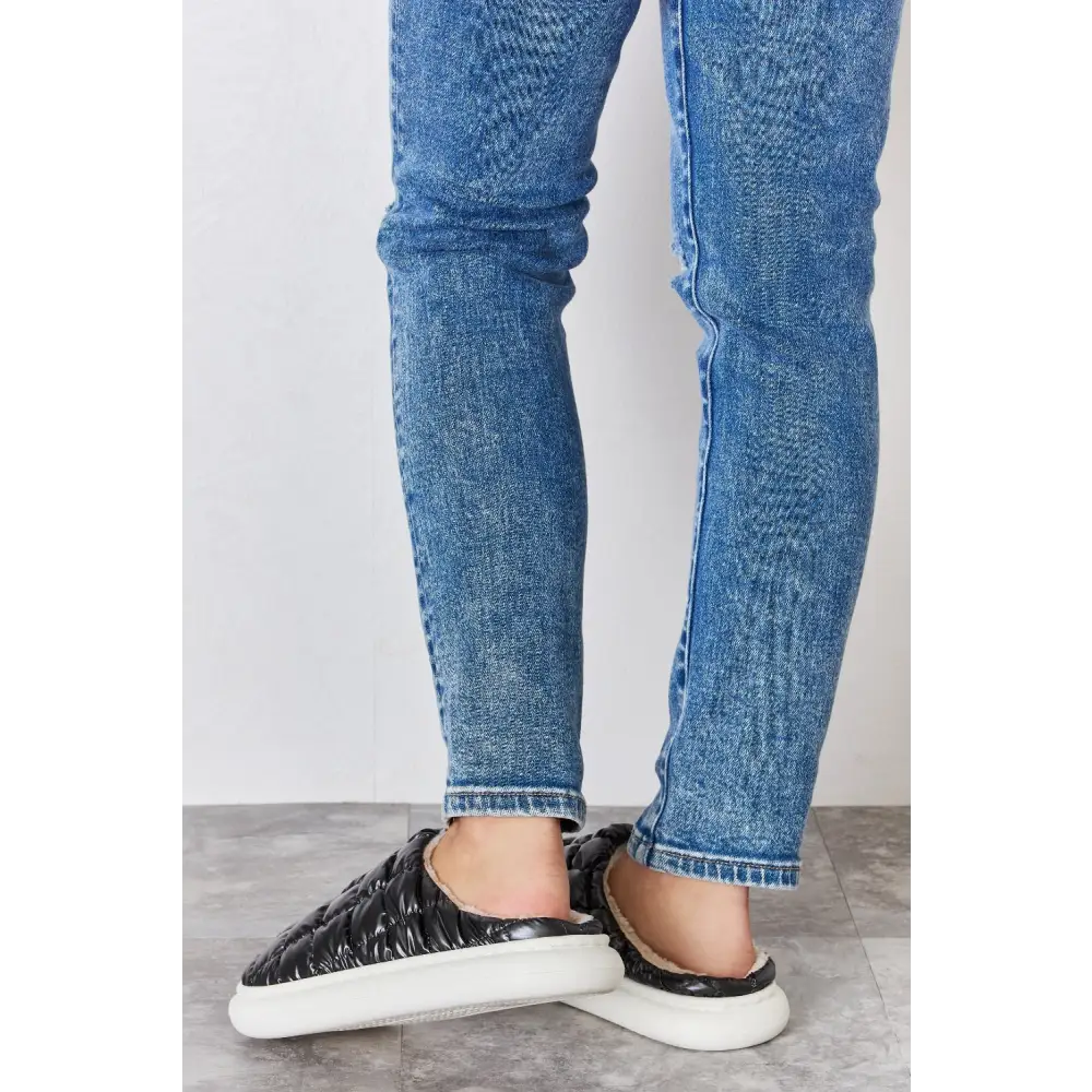 Melody Puffer Plush Slippers.