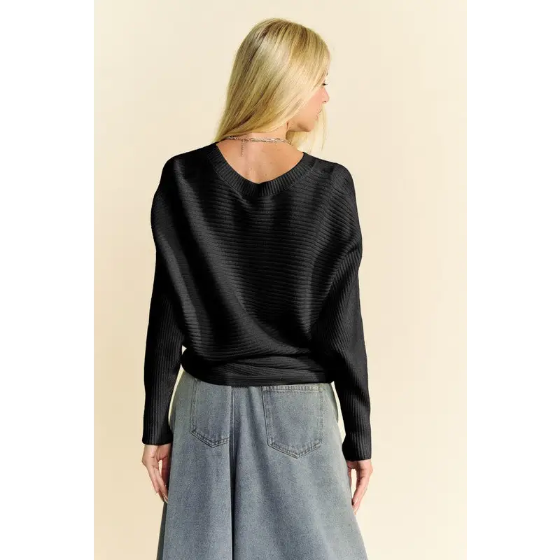 Round Neck Batwing Sleeve Sweater.