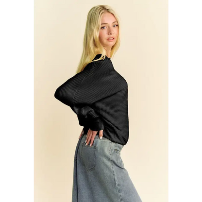 Round Neck Batwing Sleeve Sweater.