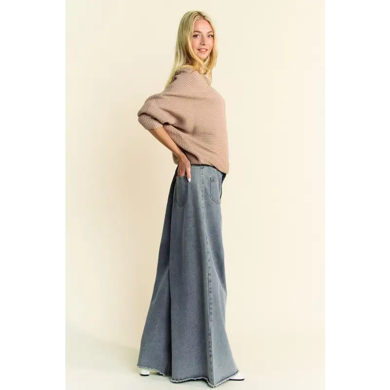 Round Neck Batwing Sleeve Sweater.