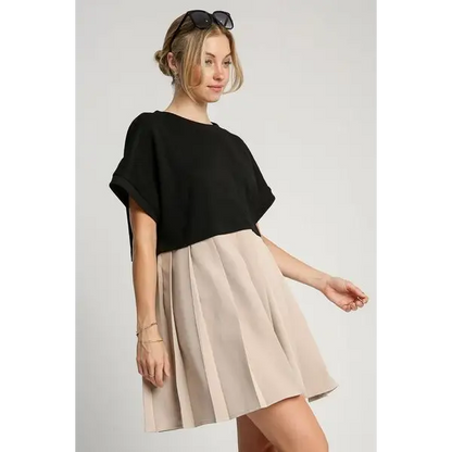 Round Neck Pleated Dress with Side Pockets.