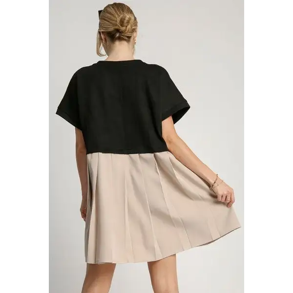 Round Neck Pleated Dress with Side Pockets.