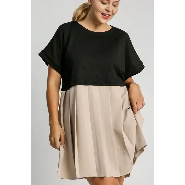 Round Neck Pleated Dress with Side Pockets.