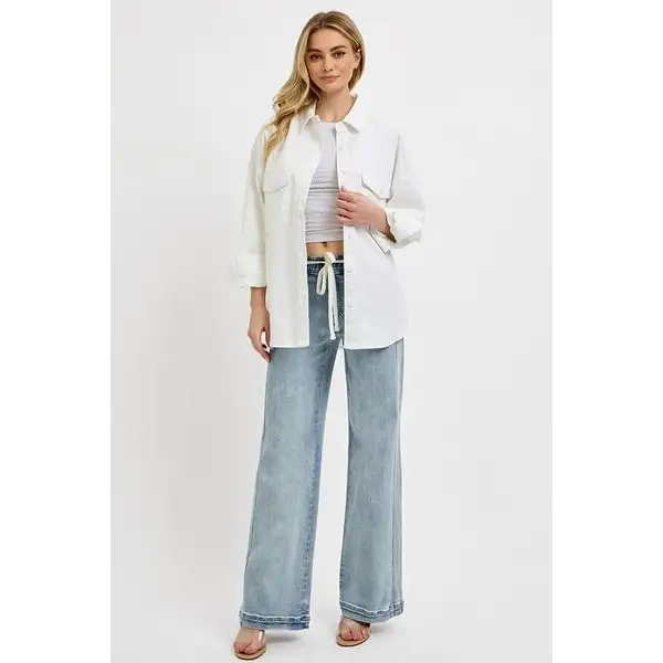 Straight Leg Jeans with Pockets.