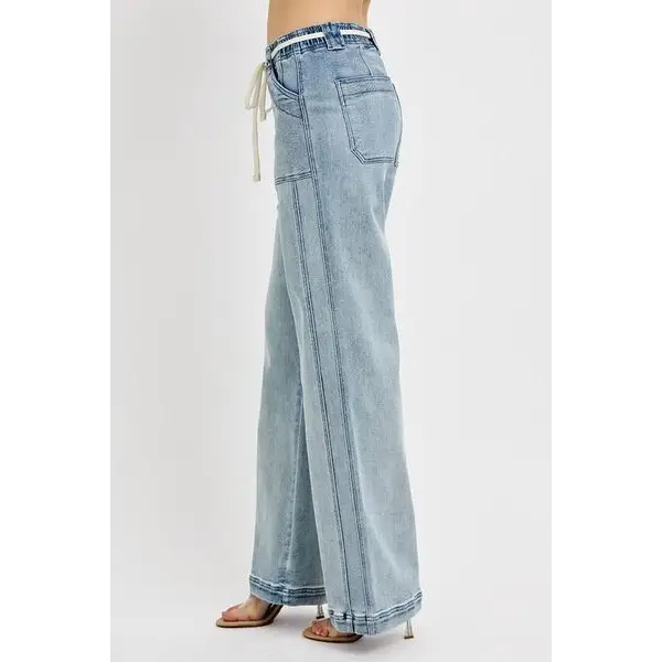 Straight Leg Jeans with Pockets.