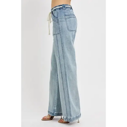 Straight Leg Jeans with Pockets.
