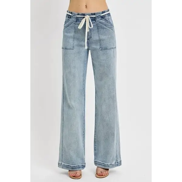 Straight Leg Jeans with Pockets.