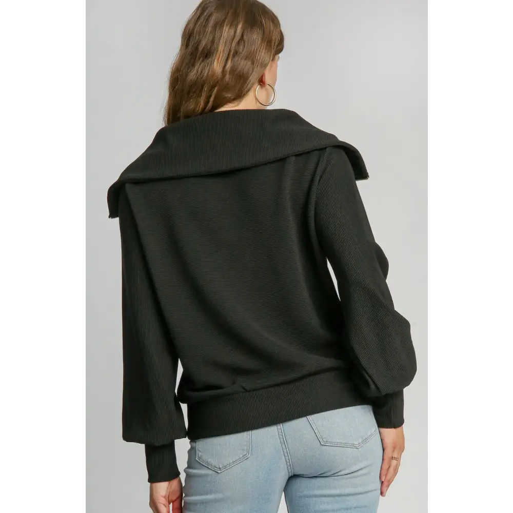 Ribbed Knit Half Zipper Sweatshirt.