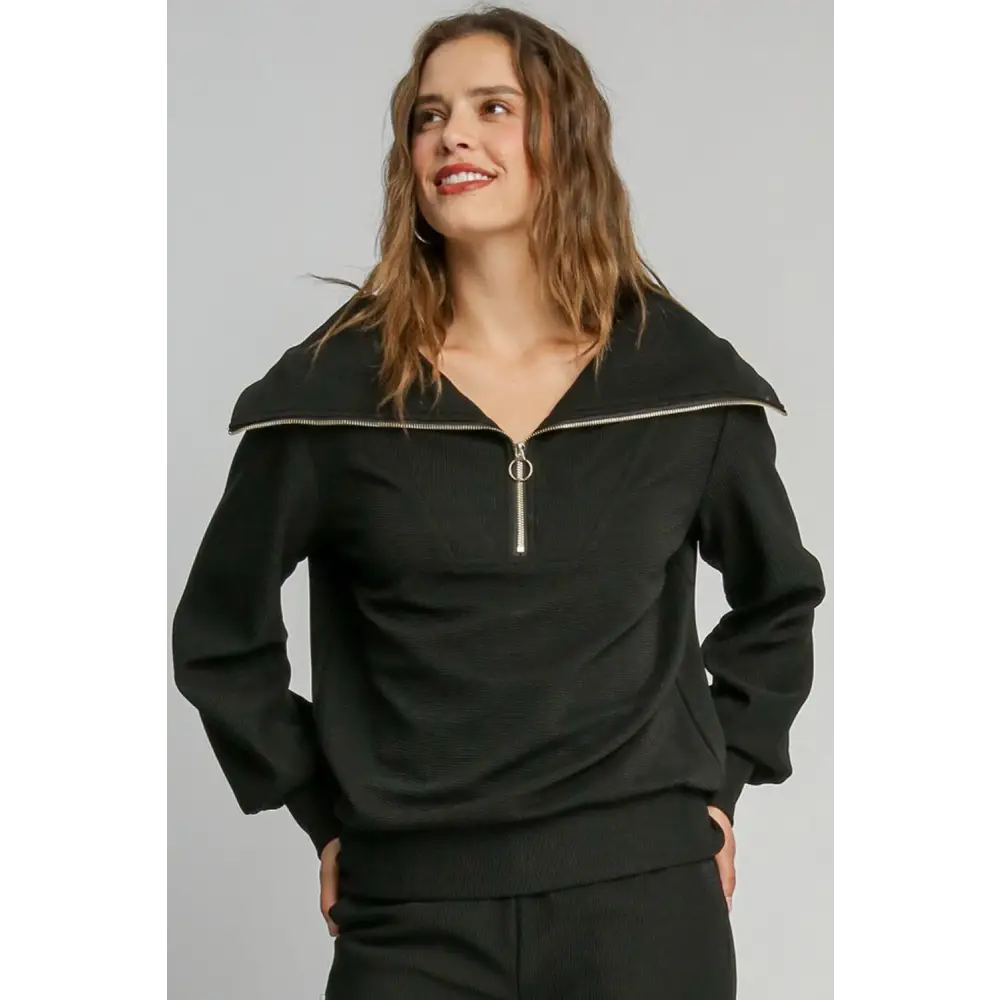 Ribbed Knit Half Zipper Sweatshirt.