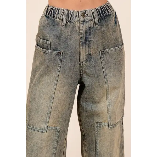 Washed Wide Leg Jeans with Pockets.