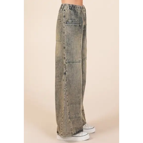 Washed Wide Leg Jeans with Pockets.